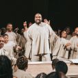 Info du 4 juillet 2020 - Kanye West annonce sa candidature à l'élection présidentielle américaine sur Twitter Exclusif - Kanye West lors du "Sunday Service", la messe est organisée au Théâtre des Bouffes du Nord à Paris, le 1er mars 2020.