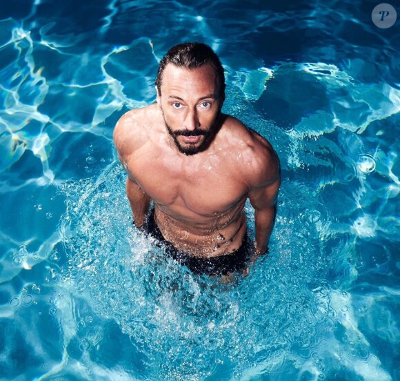 Compilation des plus belles photos de Bob Sinclar dénudé, ou nu, qu'il peut publier sur son compte Instagram. Il faut dire qu'à 51 ans, le DJ français a un corps de rêve.