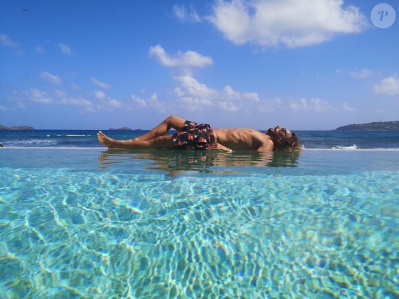 Compilation des plus belles photos de Bob Sinclar dénudé, ou nu, qu'il peut publier sur son compte Instagram. Il faut dire qu'à 51 ans, le DJ français a un corps de rêve.