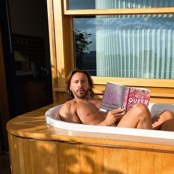 Compilation des plus belles photos de Bob Sinclar dénudé, ou nu, qu'il peut publier sur son compte Instagram. Il faut dire qu'à 51 ans, le DJ français a un corps de rêve.