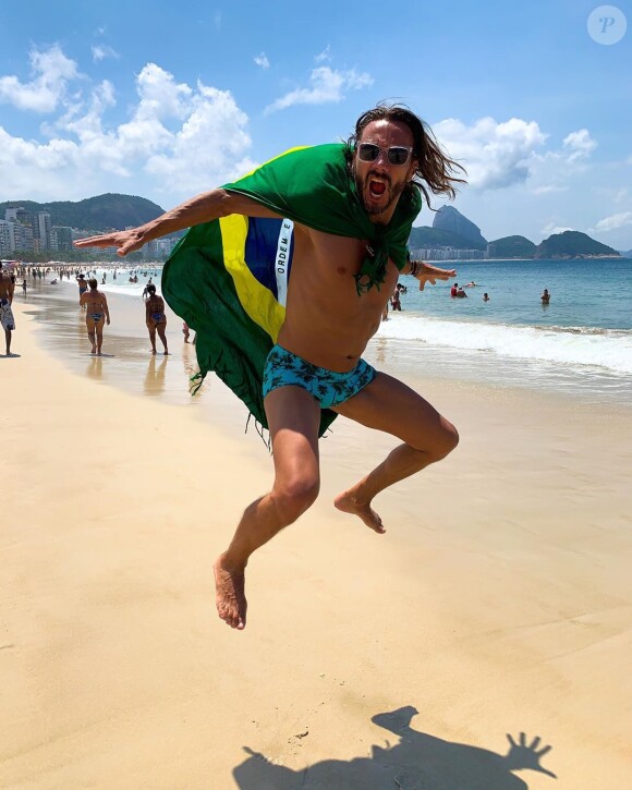 Compilation des plus belles photos de Bob Sinclar dénudé, ou nu, qu'il peut publier sur son compte Instagram. Il faut dire qu'à 51 ans, le DJ français a un corps de rêve.