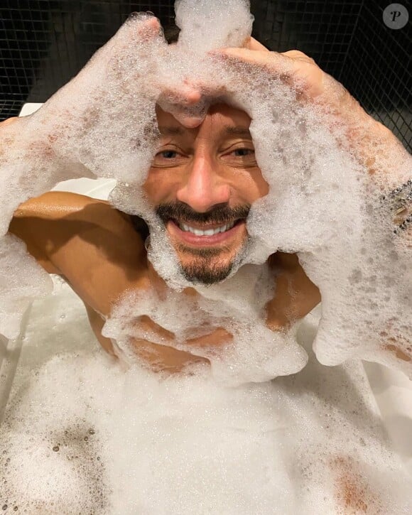 Compilation des plus belles photos de Bob Sinclar dénudé, ou nu, qu'il peut publier sur son compte Instagram. Il faut dire qu'à 51 ans, le DJ français a un corps de rêve.