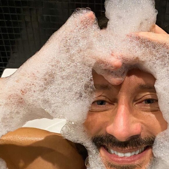 Compilation des plus belles photos de Bob Sinclar dénudé, ou nu, qu'il peut publier sur son compte Instagram. Il faut dire qu'à 51 ans, le DJ français a un corps de rêve.