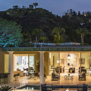 Ellen DeGeneres et son épouse Portia de Rossi achètent un manoir de luxe à Beverly Hills pour 15 millions de dollars.