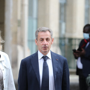 Nicolas Sarkozy a voté vers 9h00 sans son épouse pour le second tour des éléctions municipales à l'école élémentaire Lafontaine dans le 16ème arrondissement de Paris le 28 juin 2020.