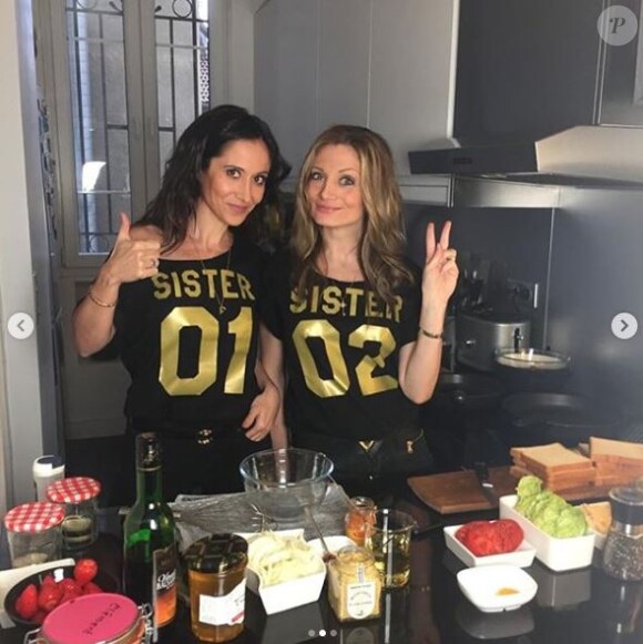 Fabienne Carat avec sa soeur Carole ont participé à l'émission "Tous en cuisine" de Cyril Lignac le 30 avril 2020.