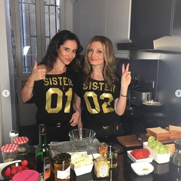 Fabienne Carat avec sa soeur Carole ont participé à l'émission "Tous en cuisine" de Cyril Lignac le 30 avril 2020.