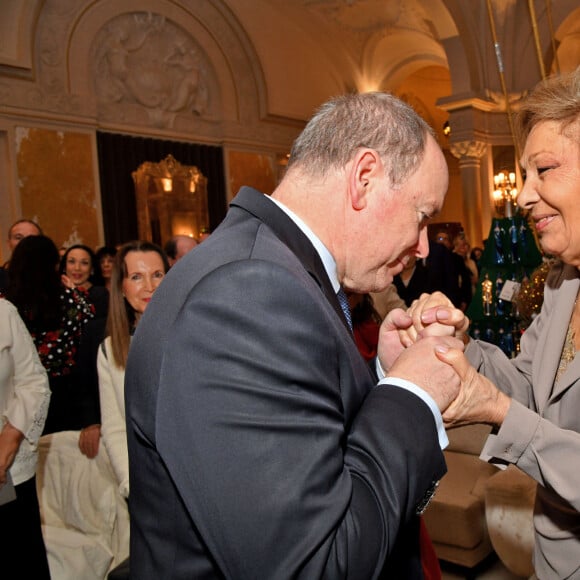 Le prince Albert II de Monaco et l'impératrice Farah Pahlavi d'Iran (Farah Diba) pendant la traditionnelle vente aux enchères de Sapins de Noël de l'association Action Innocence Monaco, spécialement créés et décorés pour l'occasion par de grandes marques, des boutiques et artisans de la Principauté le 11 décembre 2019 à Monaco. © Bruno Bebert/PRM/Bestimage