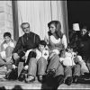 Le Shah d'Iran, son épouse Farah Diba et leurs enfants à Gstaad en 1973.