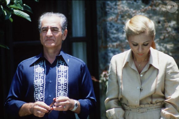 Le Shah d'Iran et son épouse Farah Diba au Mexique après avoir quitté Téhéran en 1979.