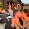 Chantel Jeffries et Andrew "Drew" Taggart (The Chainsmoker's) officialisent leur relation sur Instagram, le 27 juillet 2020. 