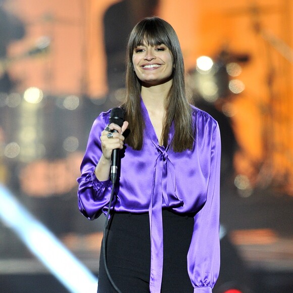 Exclusif - Clara Luciani lors de l'enregistrement de l'émission "La Chanson de l'Année 2019" aux Arènes de Nîmes, le 16 mai 2019. L'émission sera diffusée sur TF1 le samedi 15 juin. TF1 propose aux téléspectateurs une soirée exceptionnelle avec "La Chanson de l'Année" présentée par N.Aliagas et produite par DMLS TV. Les téléspectateurs pourront élire en direct "La Chanson de l'Année" parmi les 20 titres en compétition. Les votes débuteront dès 21 h et le prix sera annoncé en fin d'émission. Un prix d'honneur sera également remis au cours de la soirée à un artiste emblématique de la chanson française. " La Chanson de l'Année" sera diffusée depuis un lieu mythique, les Arènes de Nîmes. Un grand show musical en présence de tous les artistes qui ont marqué l'année. Ces stars de la chanson française et internationales interpréteront leurs titres et formeront des duos totalement inédits. © Guillaume Gaffiot/Bestimage