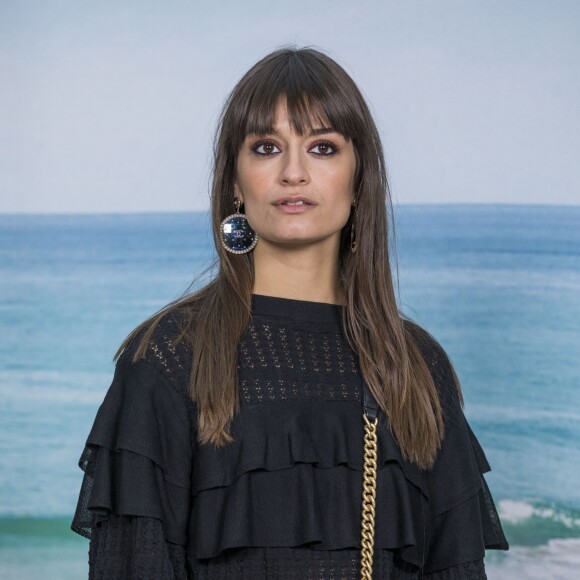 Clara Luciani - Photocall du défilé Chanel Collection Prêt-à-Porter Printemps/Eté 2019 lors de la Fashion Week au Grand Palais à Paris le 2 octobre 2018. © Olivier Borde/Bestimage