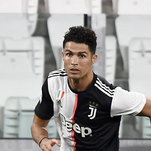 Cristiano Ronaldo et la Juventus Turin sacrés champions d'Italie après leur victoire contre la Sampdoria. Turin, le 26 juillet 2020.