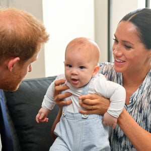 Meghan Markle, le prince Harry et leur fils Archie, le 25 septembre 2019 à Cape Town, en Afrique. 