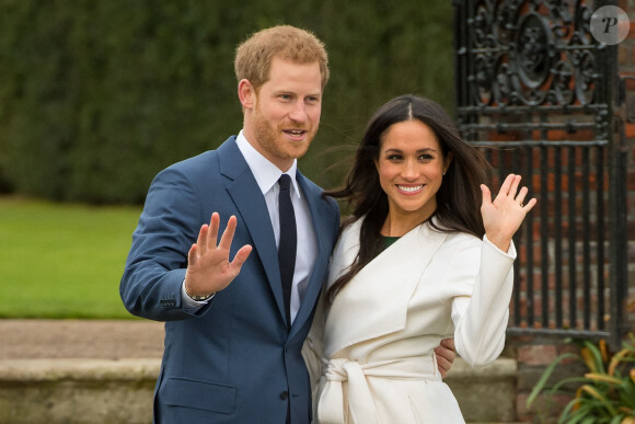 Meghan Markle et le prince Harry le 27 novembre 2017 au palais de Kensignton, où ils ont annoncé leurs fiançailles.  