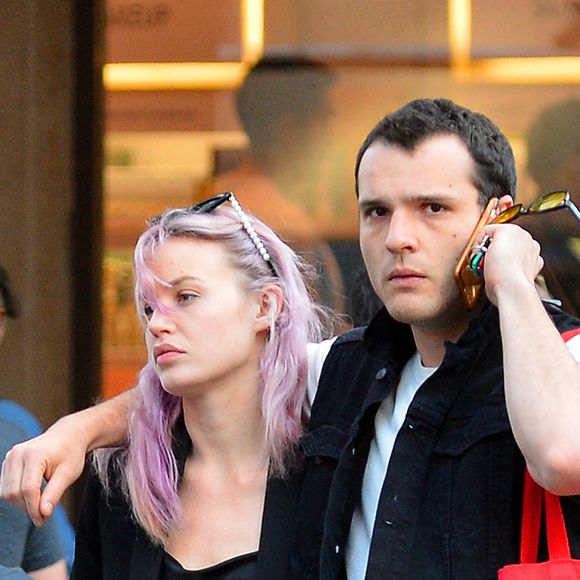 Exclusif - Georgia May Jagger se balade avec son compagnon Louis Levy dans les rues de New York, le 19 mai 2019