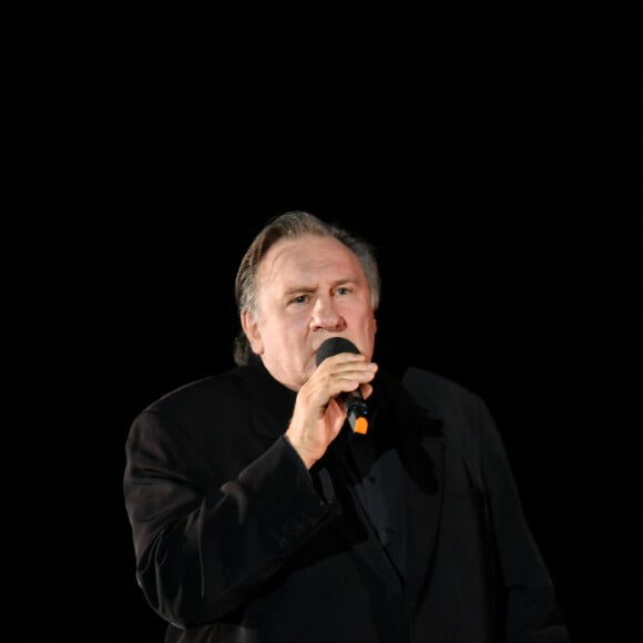 Exclusif - Gérard Depardieu chante "Barbara" sur la scène du palais des congrès Atlantia en pré-ouverture du 5ème festival du cinéma et musique de film de la Baule le 4 novembre 2018. © José Texeira/Bestimage