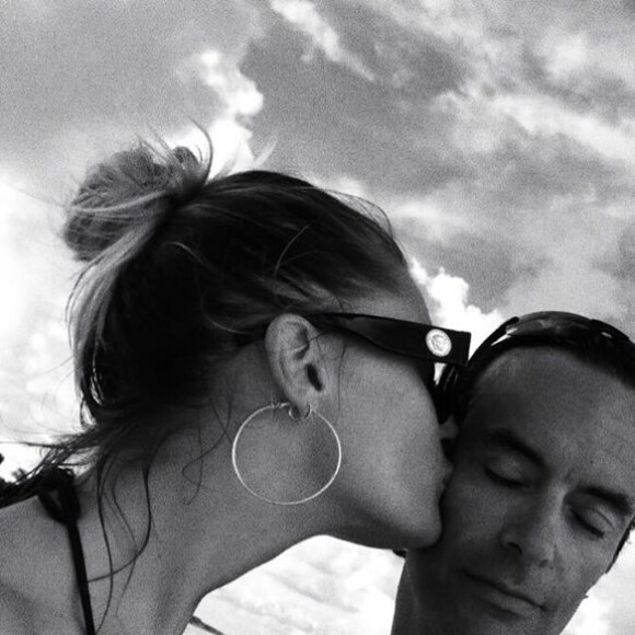 Anthony Delon et Sveva Alviti le 28 avril 2020 sur Instagram.