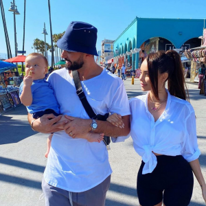 Nabilla dans les rues de Venice Beach à Los Angeles avec son mari Thomas Vergara et leur fils Milann - Instagram, 7 août 2020