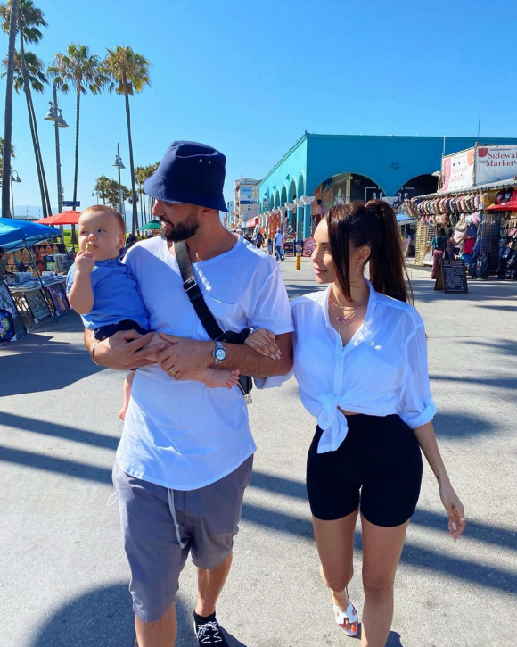 Nabilla dans les rues de Venice Beach à Los Angeles avec son mari Thomas Vergara et leur fils Milann - Instagram, 7 août 2020