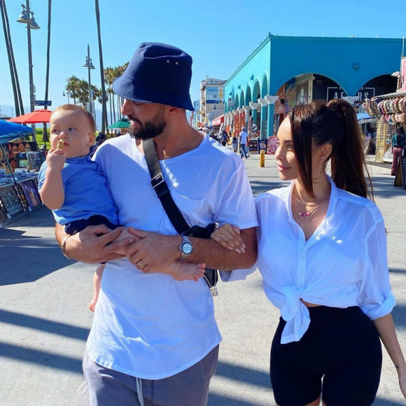 Nabilla dans les rues de Venice Beach à Los Angeles avec son mari Thomas Vergara et leur fils Milann - Instagram, 7 août 2020