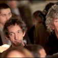  Arthur H et Jacques Higelin - Veillée silencieuse en soutien à Aung San Suu Kyi sur le parvis de l'hôtel de ville de Paris. Le 6 octobre 2009. 