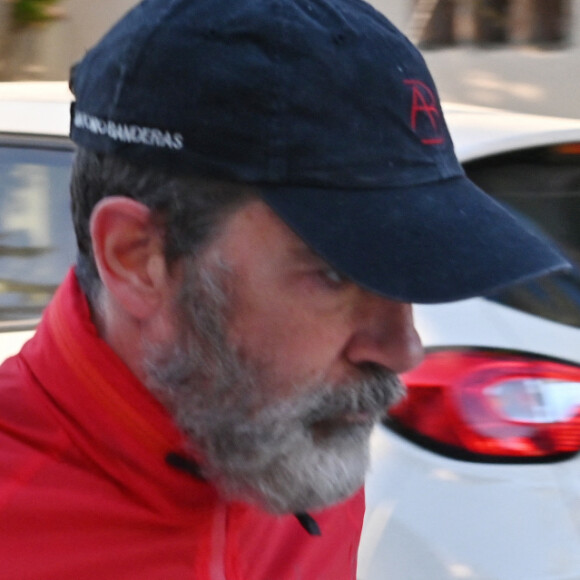 Antonio Banderas sort faire un jogging à Marbella pendant l'épidémie de coronavirus (COVID-19) le 2 mai 2020. 