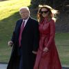 Le président américain Donald J. Trump et la première dame Melania Trump marchent sur la pelouse sud de la Maison Blanche à Washington DC, États-Unis, le vendredi 14 février 2020.