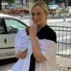 Emilie Satt, de Madame Monsieur, prend la pose avec son bébé sur Instagram.