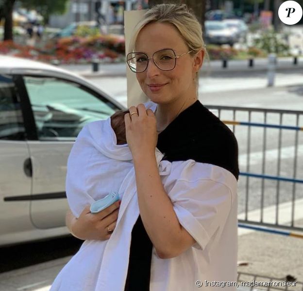Emilie Satt, de Madame Monsieur, prend la pose avec son bébé sur Instagram.