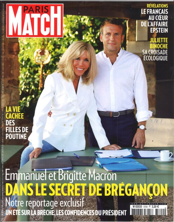 Emmanuel Macron et son épouse Brigitte Macron dans le magazine "Paris Match" du 20 août 2020.