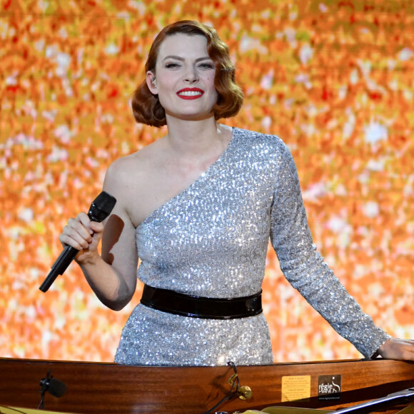 Exclusif - Elodie Frégé et André Manoukian durant le deuxième jour d'enregistrement de l'émission de télévision "Nice Jazz Festival" au Théâtre de Verdure à Nice, le 25 juillet 2020. © Bruno Bebert / Bestimage