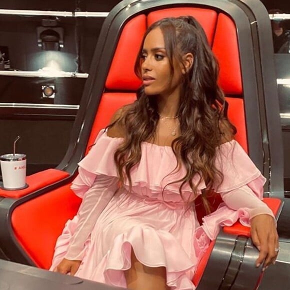 Amel Bent dans "The Voice 2020", lors de la demi-finale diffusée le 6 juin 2020 sur TF1.