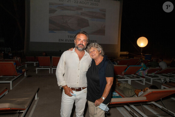 Exclusif - Romain Sardou, Jacqueline Franjou lors d'une séance de cinéma en plein air sur la plage de Tahiti à Ramatuelle le 20 août 2020. © Jack Tribeca / Bestimage