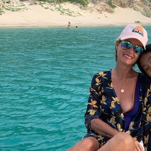 Laeticia Hallyday et sa fille Joy en vacances sur l'île de Saint-Barthélémy, le 24 août 2020 sur Instagram.
