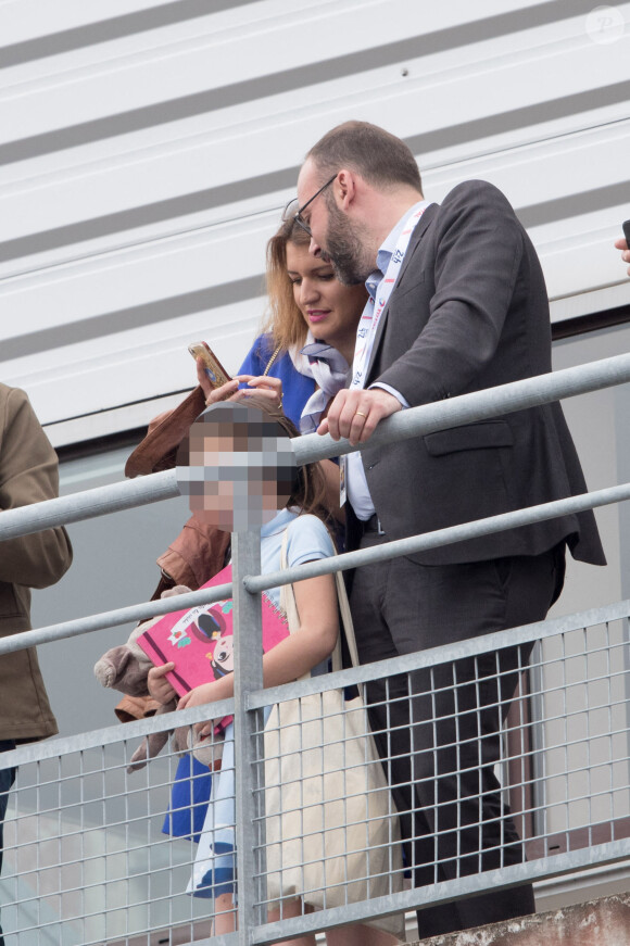 Marlène Schiappa, secrétaire d'Etat, chargée de l'Egalité des femmes et des hommes, et son compagnon Cédric Bruguière assistent a l'arrivée des 24h du Mans lors de la 87ème édition des 24 Heures du Mans le 16 juin 2019. © Cyril Moreau/Bestimage
