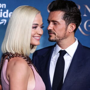 Katy Perry et son fiancé Orlando Bloom à la première de la série télévisée Amazon Prime Video "Carnival Row" au TCL Chinese Theatre dans le quartier de Hollywood, à Los Angeles, Californie, Etats-Unis, le 21 août 2019.