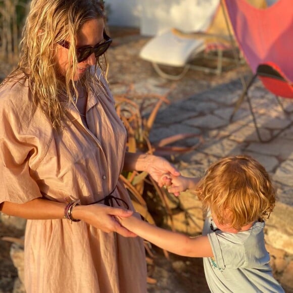 Julie Taton et son fils Côme à Ibiza, le 8 août 2020