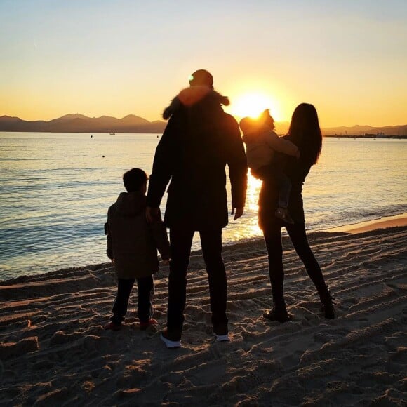 Karine Ferri avec son mari Yoann Gourcuff et leurs enfants Claudia et Mael, photo Instagram du 20 février 2020