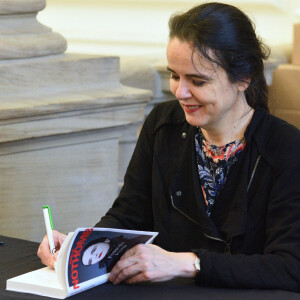 L'ecrivain Amelie Nothomb en dedicace et rencontre avec ses lecteurs pour son roman "Frappe toi le coeur" lors du rendez vous litteraire Les Bibliotheques ideales a Strasbourg, le 13/09/2017.