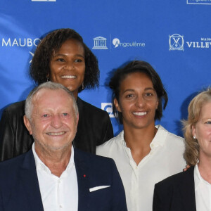 Eugénie Le Sommer, Selma Bacha, Jean-Michel Aulas, Wendie Renard, Sarah Bouhaddi, Brigitte Henriques, Julie Gayet et Stéphanie Gillard - Photocall du film "Les joueuses" - Festival du film Francophone d'Angoulême 2020. Le 1er septembre 2020. © Guirec Coadic / Bestimage