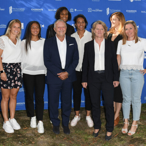 Eugénie Le Sommer, Selma Bacha, Jean-Michel Aulas, Wendie Renard, Sarah Bouhaddi, Brigitte Henriques, Julie Gayet et Stéphanie Gillard - Photocall du film "Les joueuses" - Festival du film Francophone d'Angoulême 2020. Le 1er septembre 2020. © Guirec Coadic / Bestimage