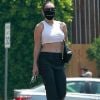 Charli XCX est allée acheter son déjeuner à emporter au restaurant Little Dom's Deli à Los Angeles, le 24 juillet 2020. Elle porte un masque de protection contre le Coronavirus (Covid-19).