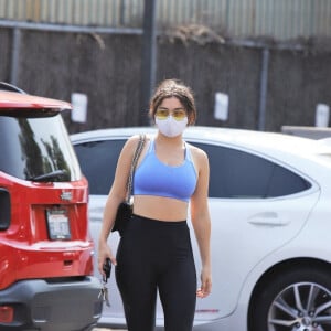 Exclusif - Charli XCX se rend à son cours de gym à Los Angeles pendant l'épidémie de coronavirus (Covid-19), le 20 août 2020