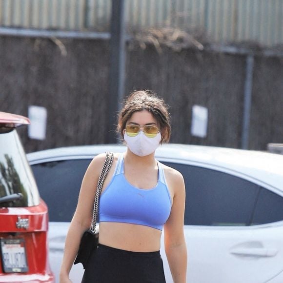 Exclusif - Charli XCX se rend à son cours de gym à Los Angeles pendant l'épidémie de coronavirus (Covid-19), le 20 août 2020