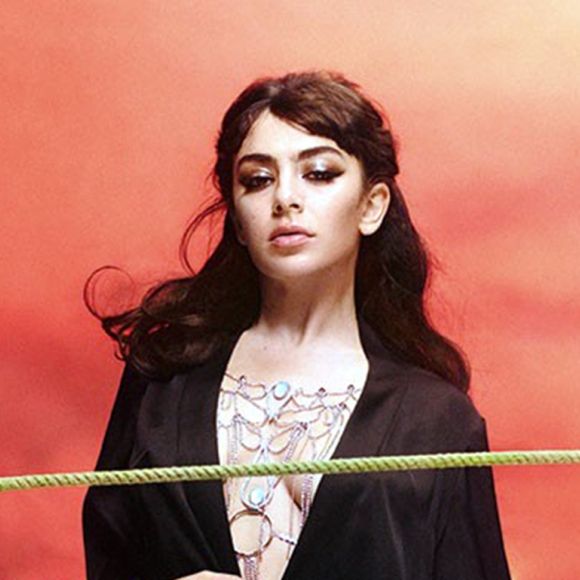 La chanteuse Charli XCX pose pour la nouvelle campagne de la marque anglaise de lingerie Agent Provocateur. Le 11 novembre 2019.