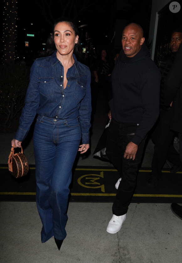 Exclusif - Exclusif - Dr. Dre, sa femme Nicole Young - Dr. Dre est allé dîner en famille au restaurant Mastro's Steakhouse à Beverly Hills, Los Angeles, le 10 janvier 2020.