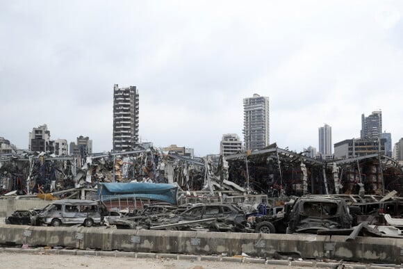 Illustration du port de Beyrouth, détruit par l'explosion de 2750 tonnes de nitrate d'ammonium, depuis le porte-hélicoptères français Tonnerre le 1er septembre 2020. © Stéphane Lemouton / Bestimage 