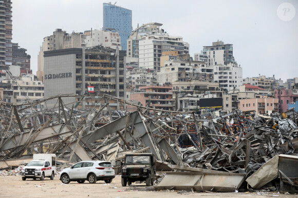 Illustration du port de Beyrouth, détruit par l'explosion de 2750 tonnes de nitrate d'ammonium, depuis le porte-hélicoptères français Tonnerre le 1er septembre 2020. © Stéphane Lemouton / Bestimage 